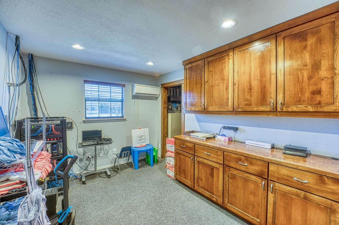 320 Southland Dr, Burnet, TX 78611