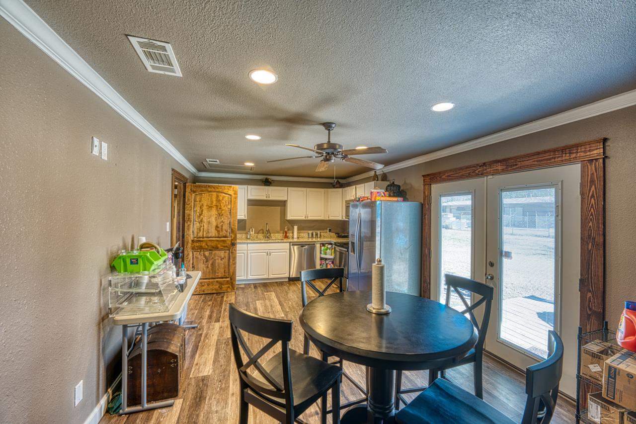 320 Southland Dr, Burnet, TX 78611