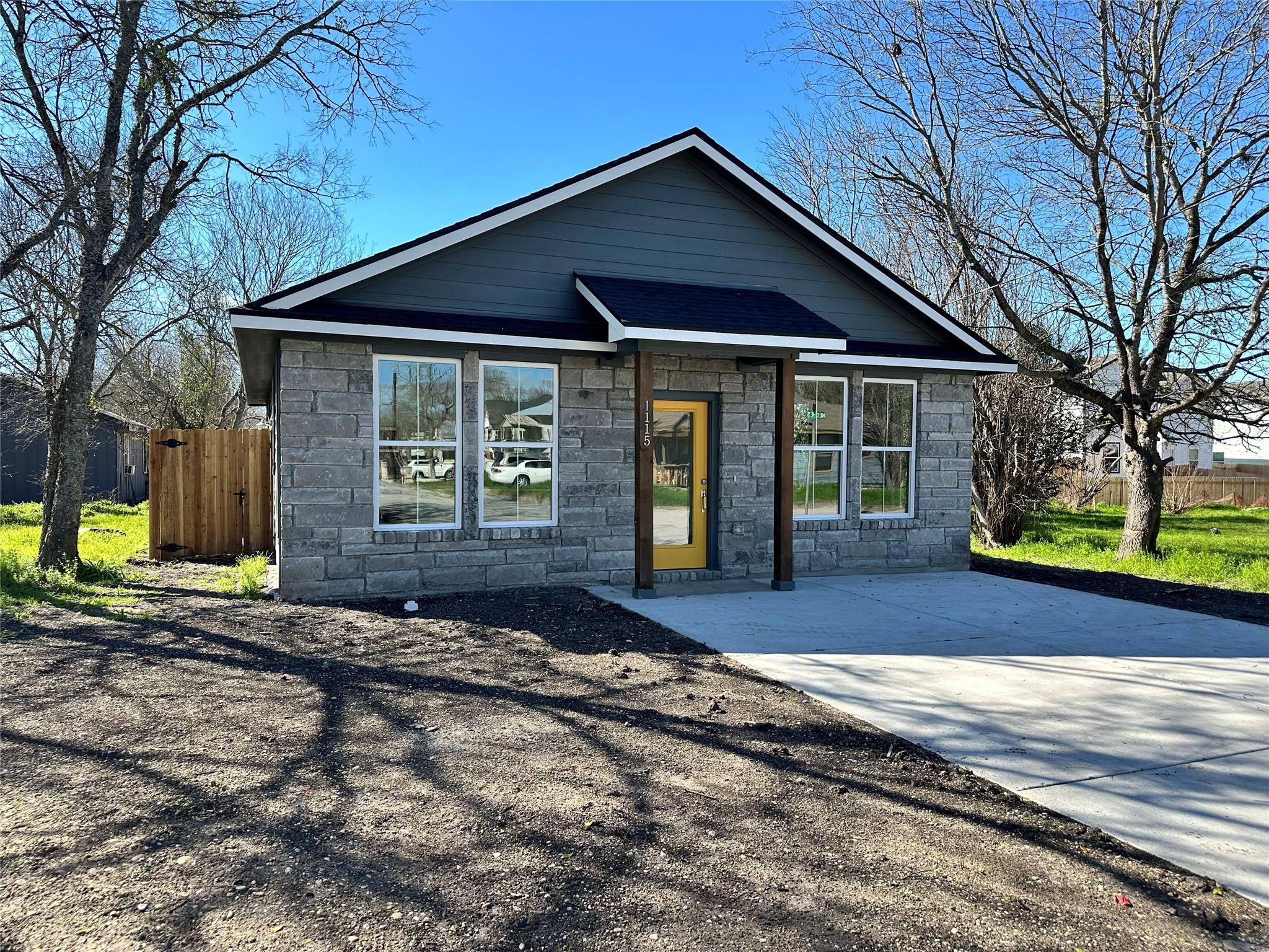 1115 Neches St, Lockhart, TX 78644