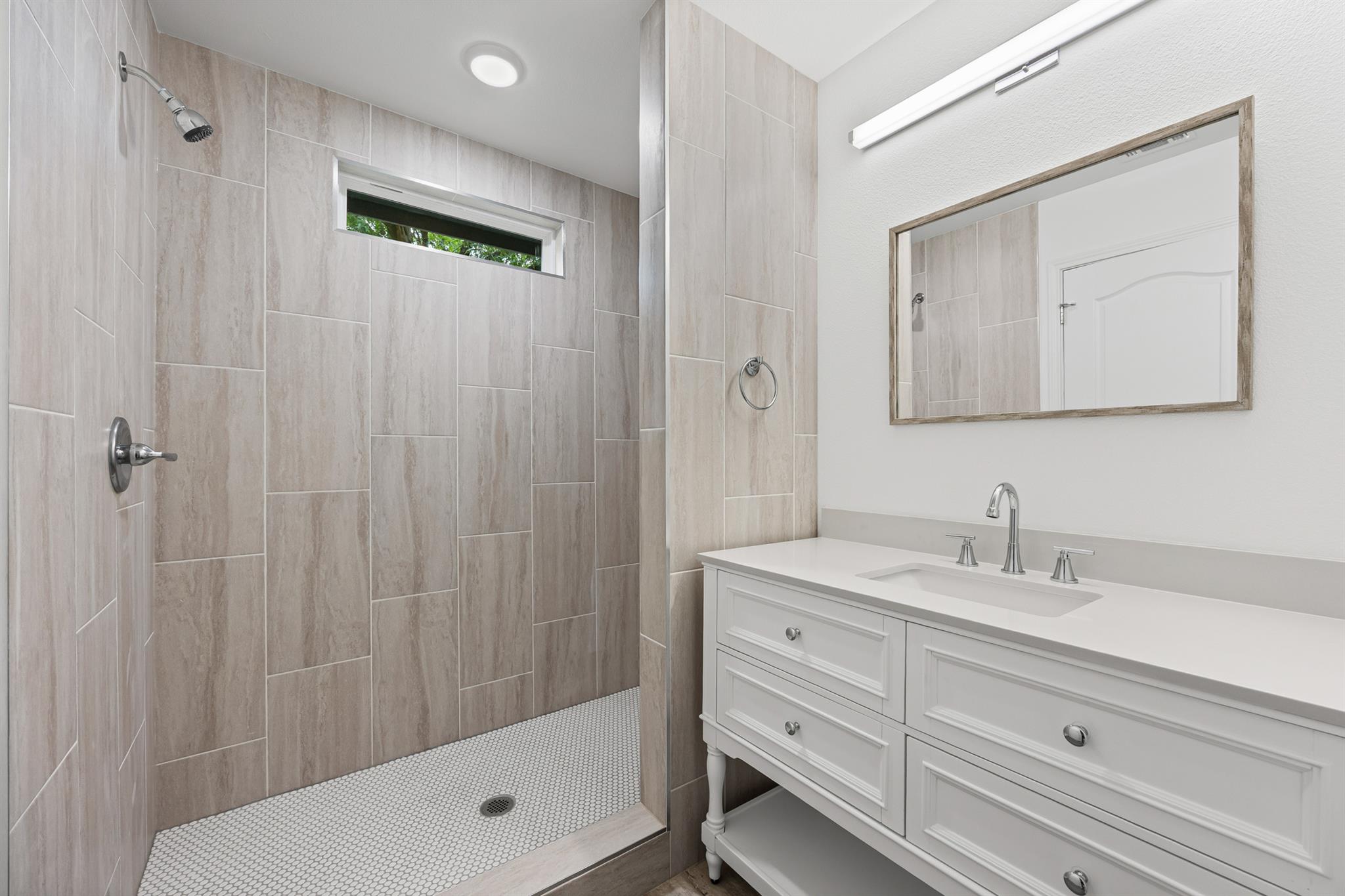 1100 Monte Vista Dr, Lockhart, TX 78644