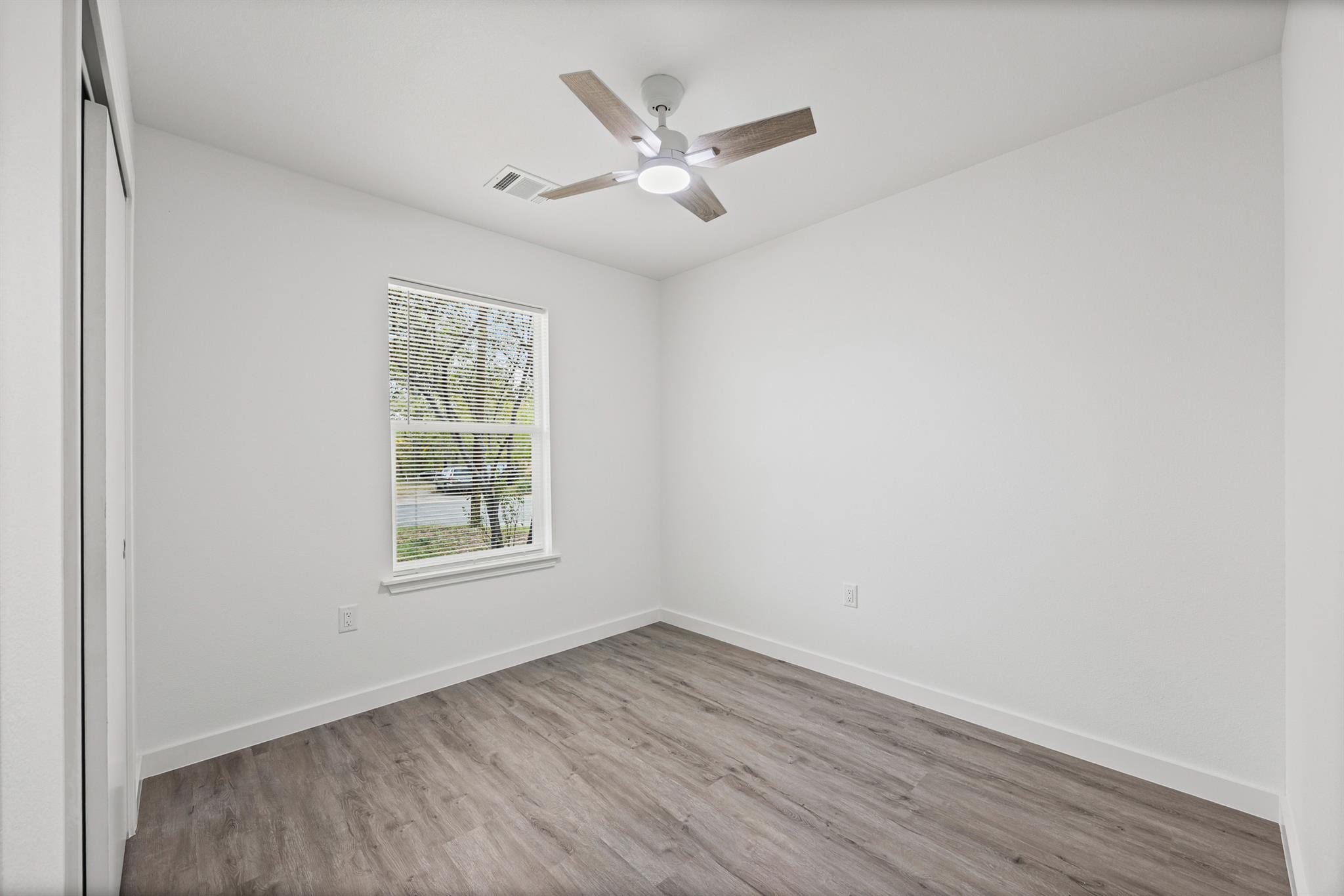 1100 Monte Vista Dr, Lockhart, TX 78644