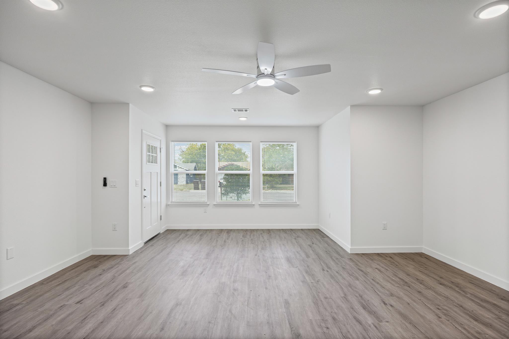 1100 Monte Vista Dr, Lockhart, TX 78644