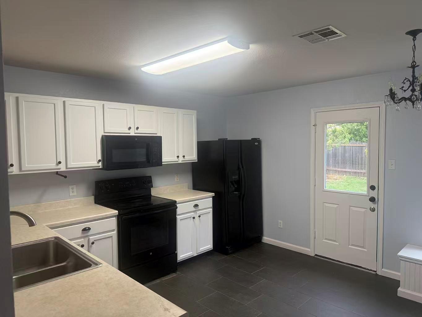 207 Mesa Dr, Leander, TX 78641