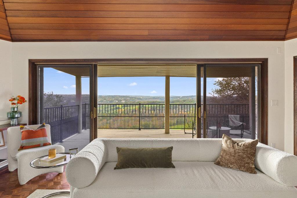 1922 Cypress Pt W, Austin, TX 78746