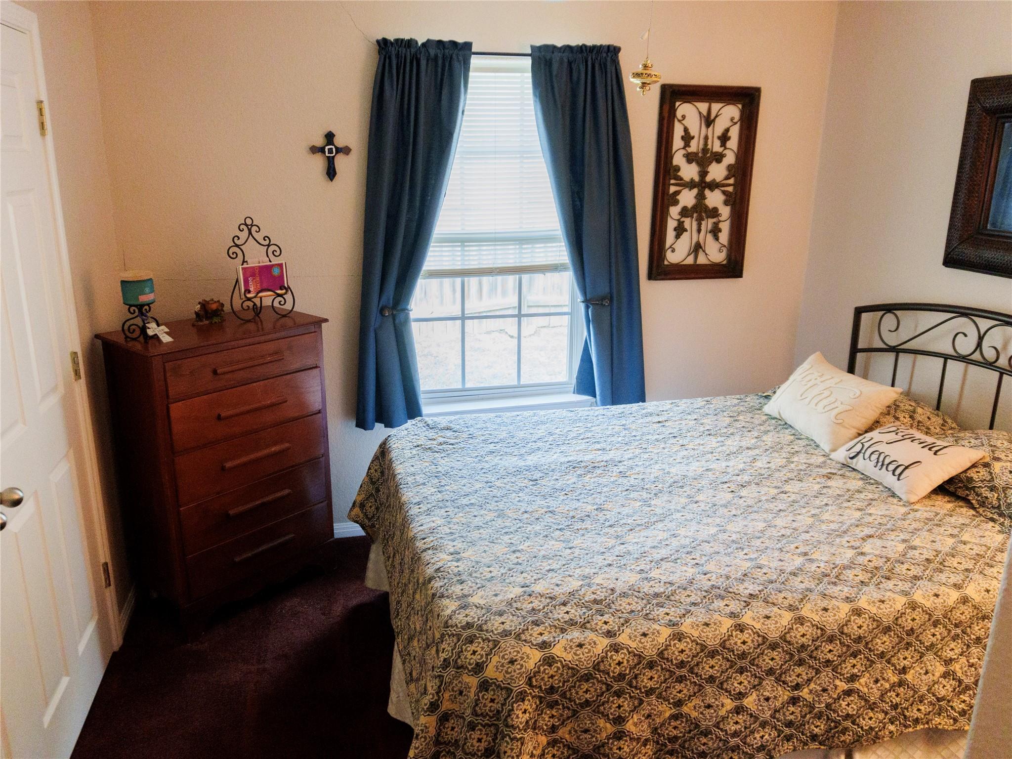 800 Debra Dr, Taylor, TX 76574