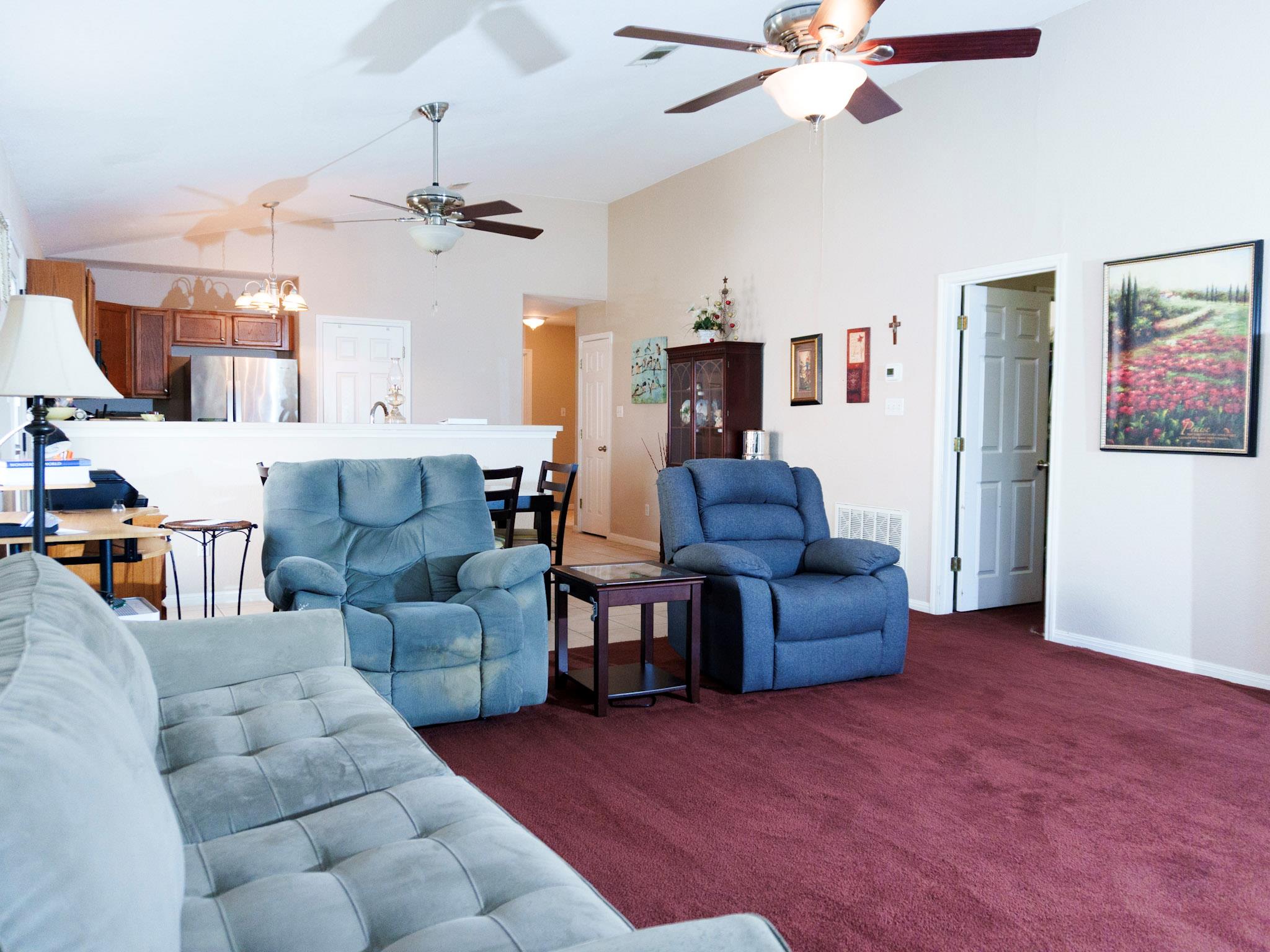 800 Debra Dr, Taylor, TX 76574