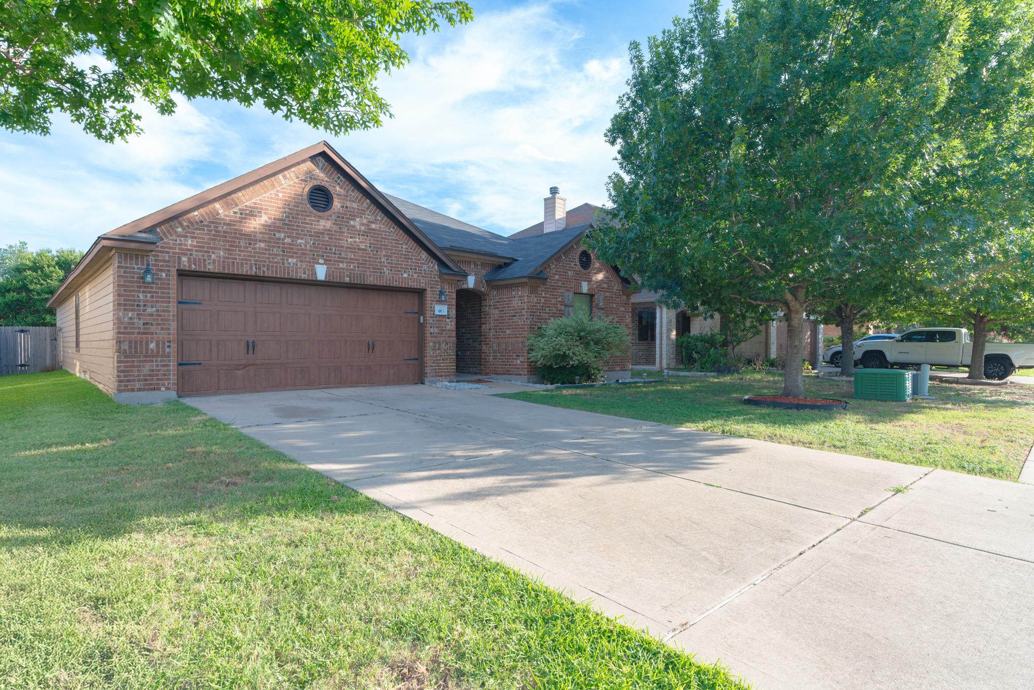 913 Mahomet Dr, Pflugerville, TX 78660