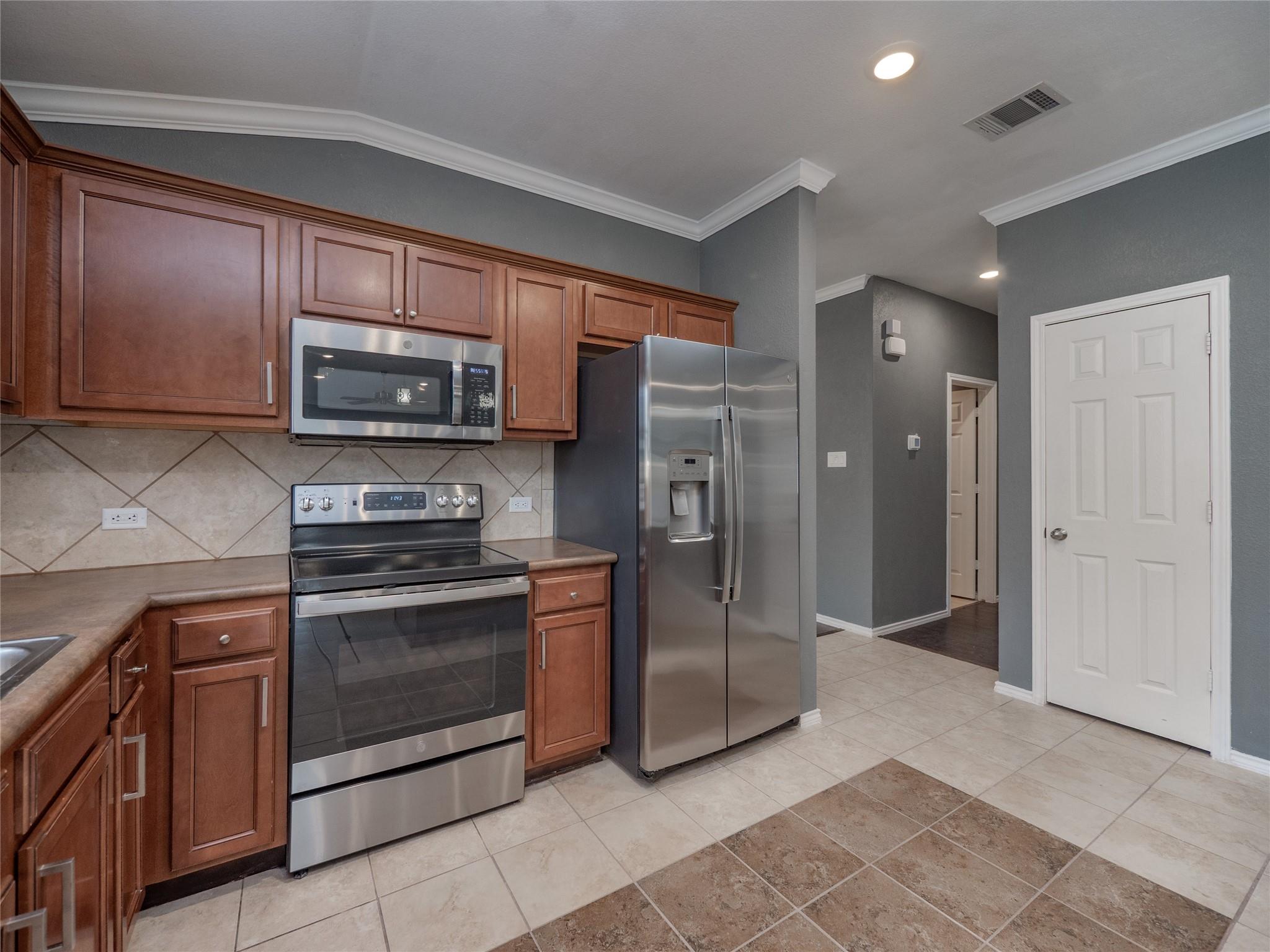 330 Altamont St, Hutto, TX 78634