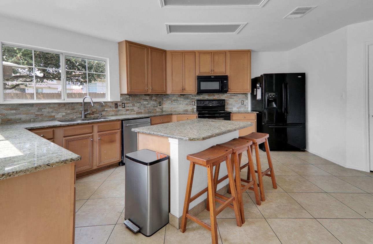 19921 San Chisolm Dr, Round Rock, TX 78664