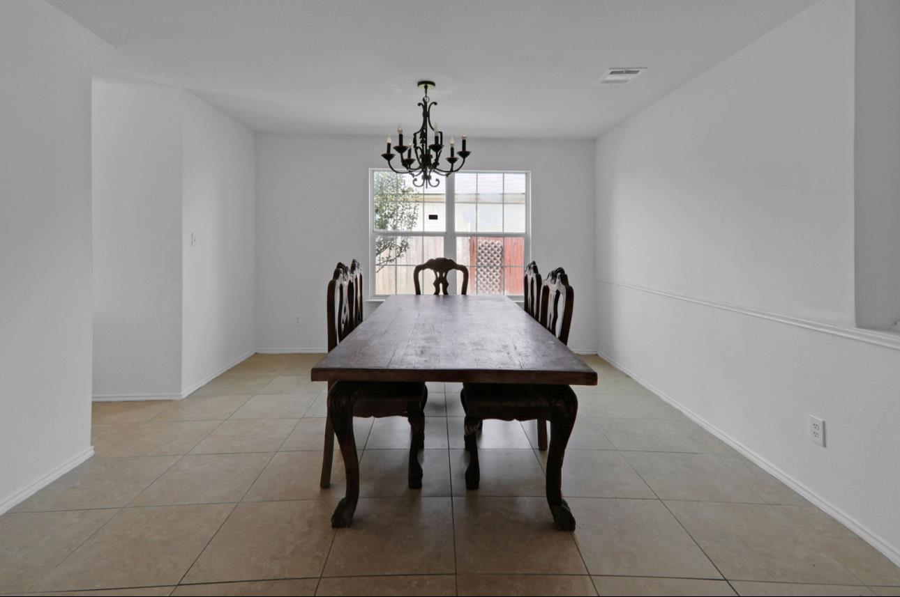 19921 San Chisolm Dr, Round Rock, TX 78664