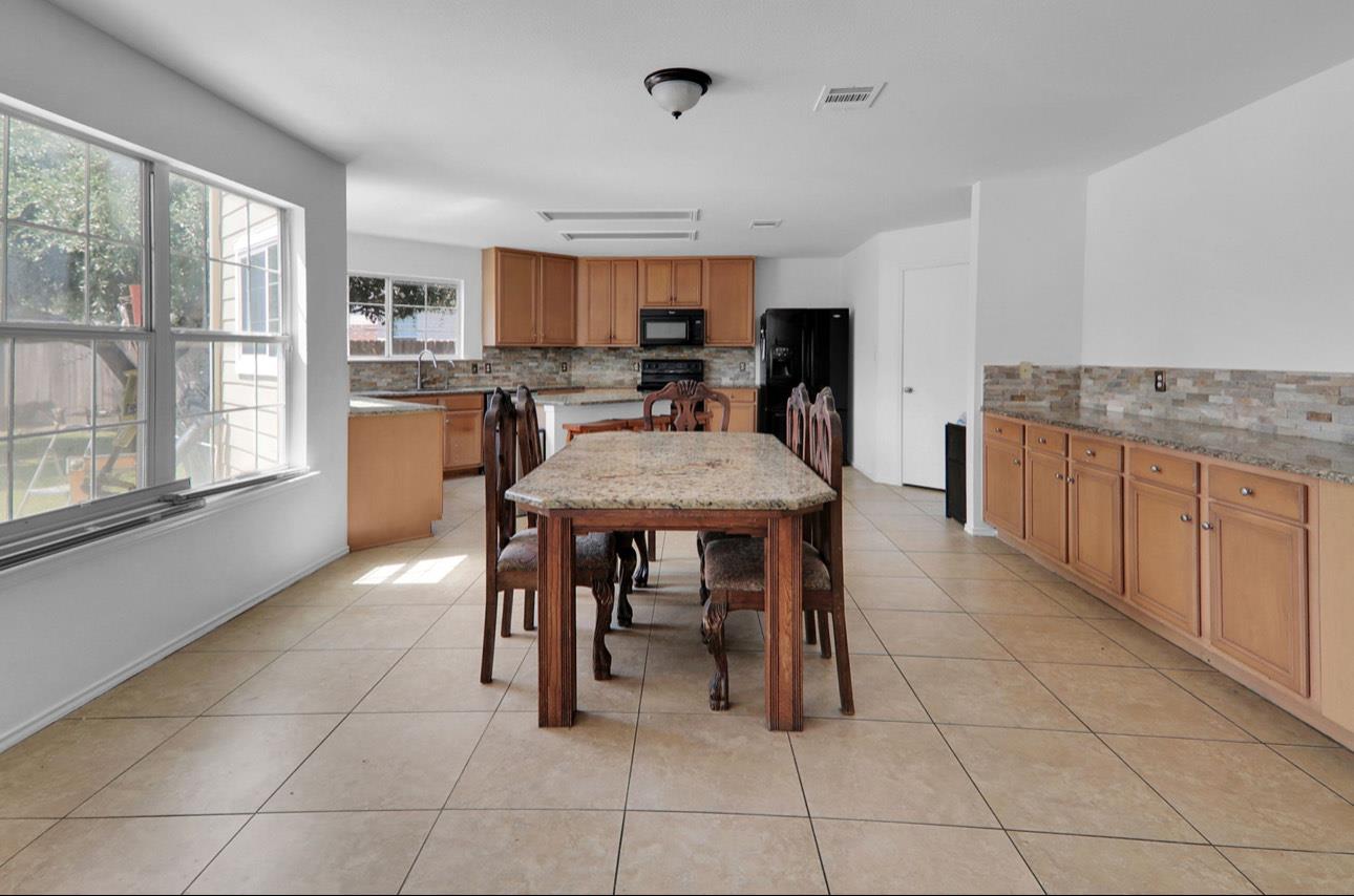 19921 San Chisolm Dr, Round Rock, TX 78664