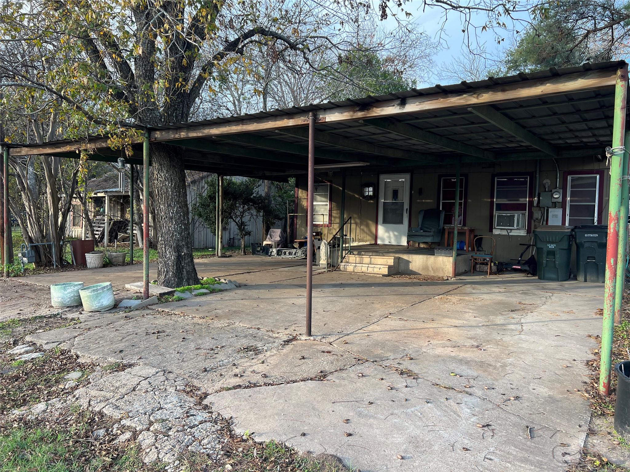 109 W Crockett St, Giddings, TX 78942