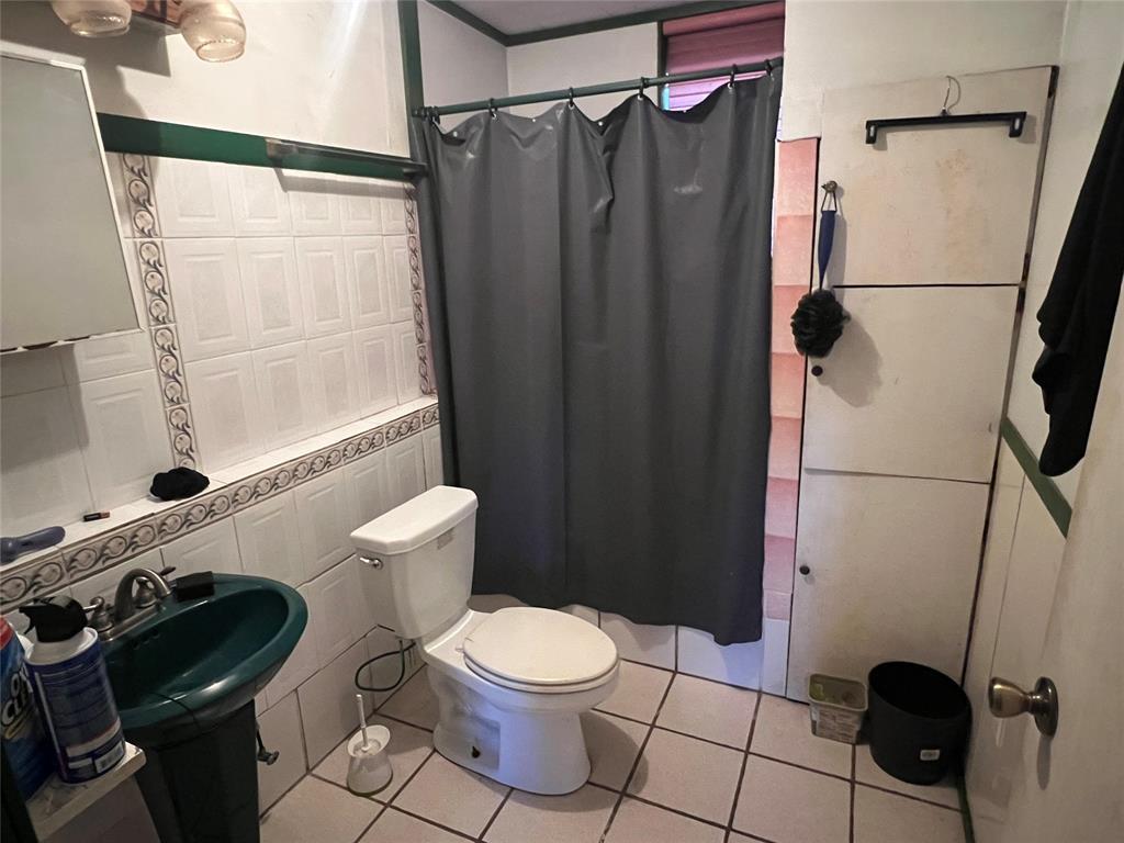 109 W Crockett St, Giddings, TX 78942