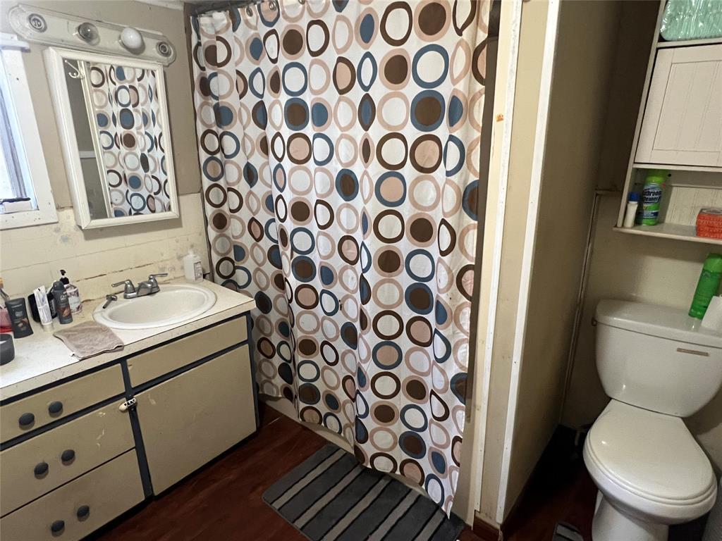 109 W Crockett St, Giddings, TX 78942