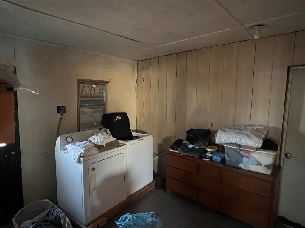 109 W Crockett St, Giddings, TX 78942