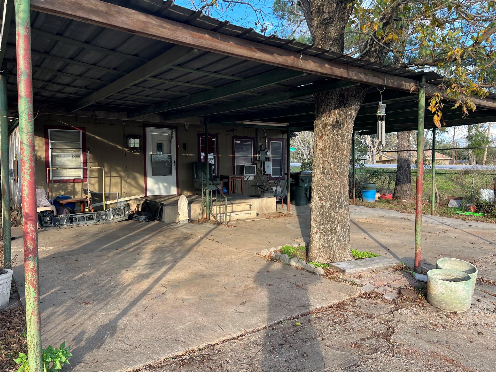 109 W Crockett St, Giddings, TX 78942