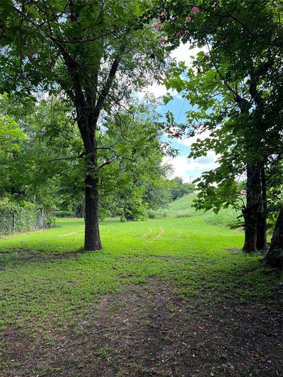 109 W Crockett St, Giddings, TX 78942