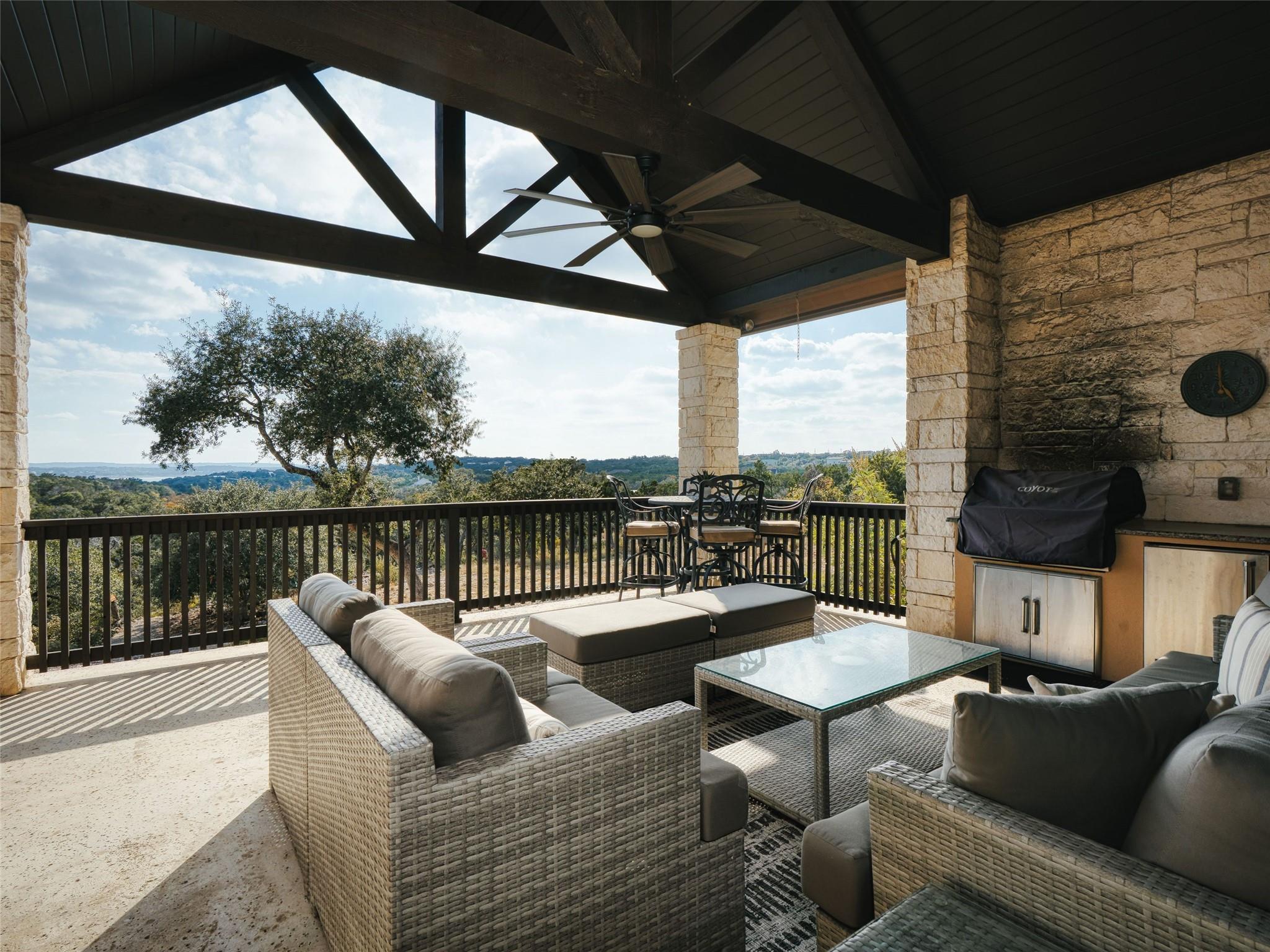 1651 Lake Ridge Blvd, Canyon Lake, TX 78133