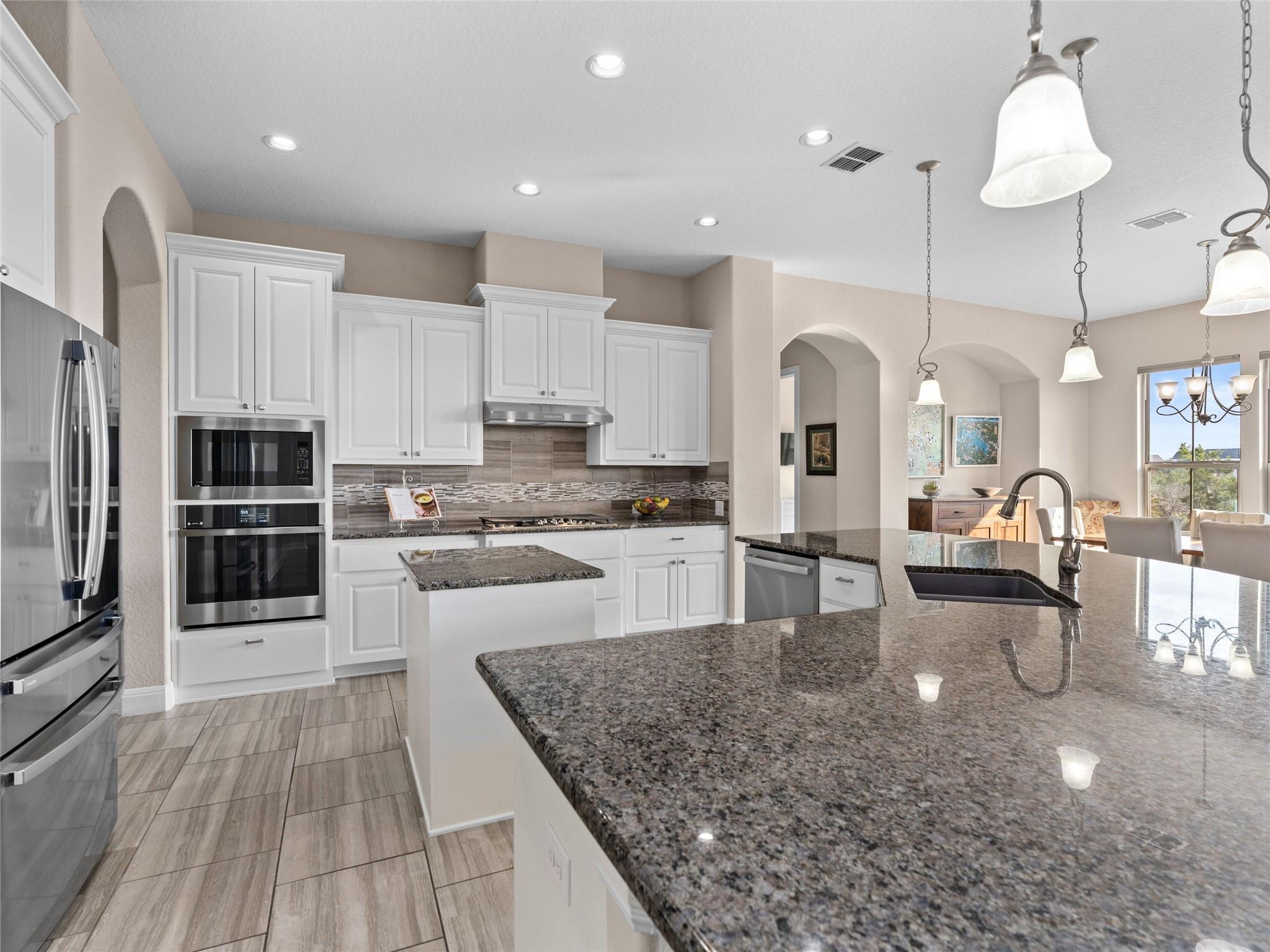 1651 Lake Ridge Blvd, Canyon Lake, TX 78133