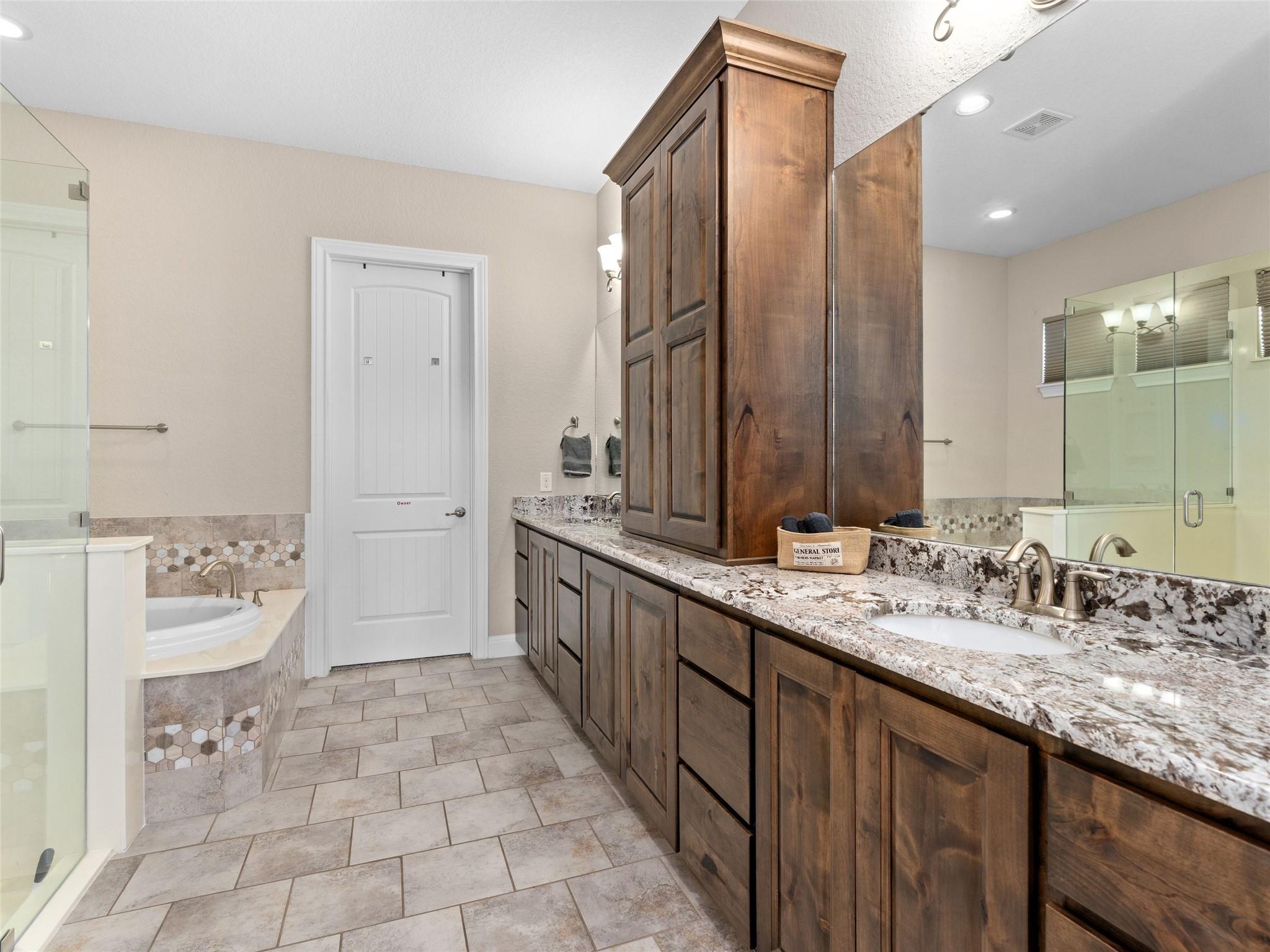 1651 Lake Ridge Blvd, Canyon Lake, TX 78133