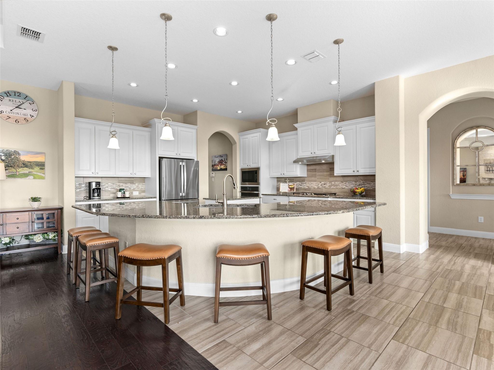 1651 Lake Ridge Blvd, Canyon Lake, TX 78133