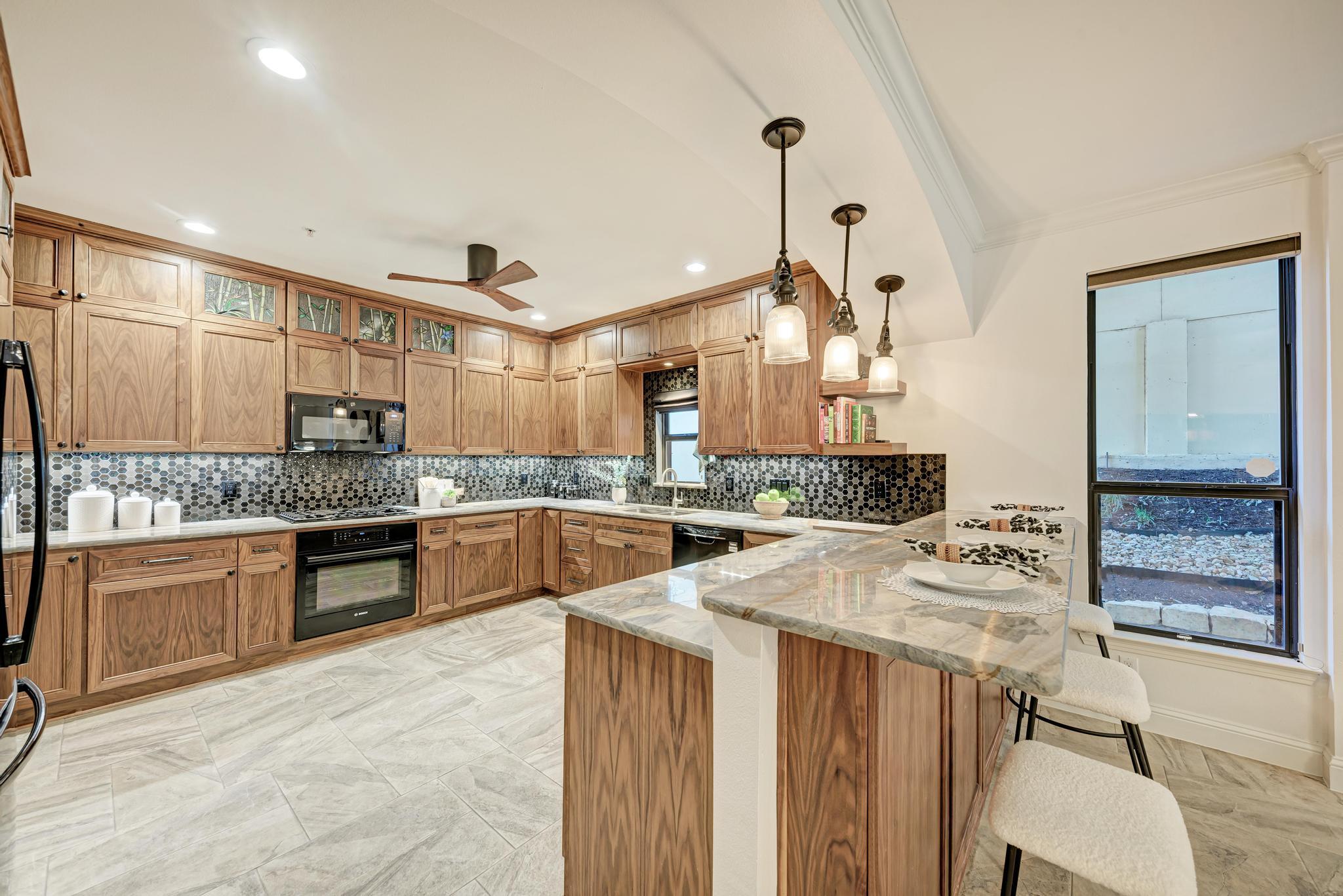 1115 W 7th St # 106, Austin, TX 78703