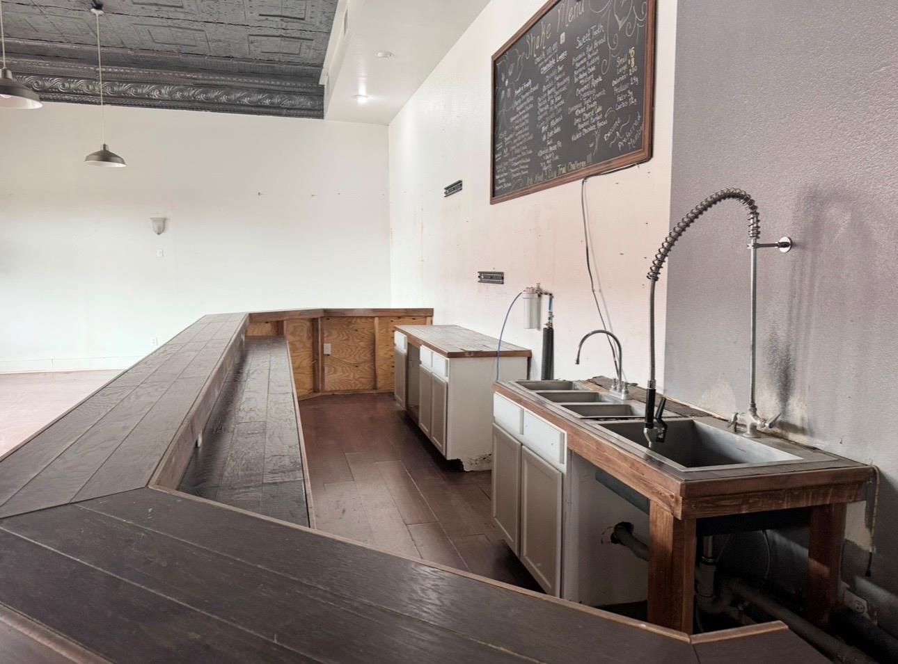 103 W 1st St, Elgin, TX 78621