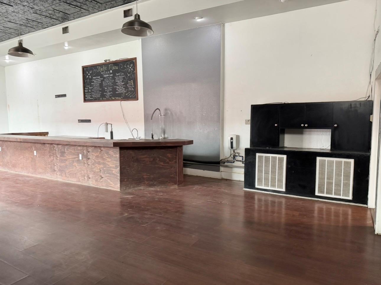 103 W 1st St, Elgin, TX 78621