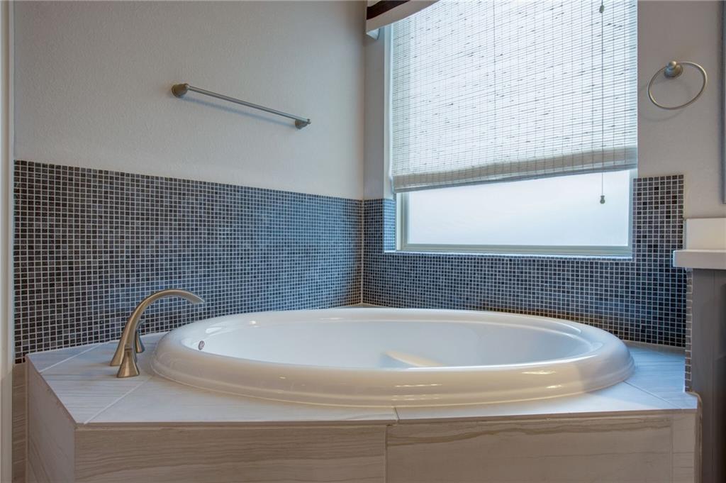 820 Anahuac Dr, Leander, TX 78641