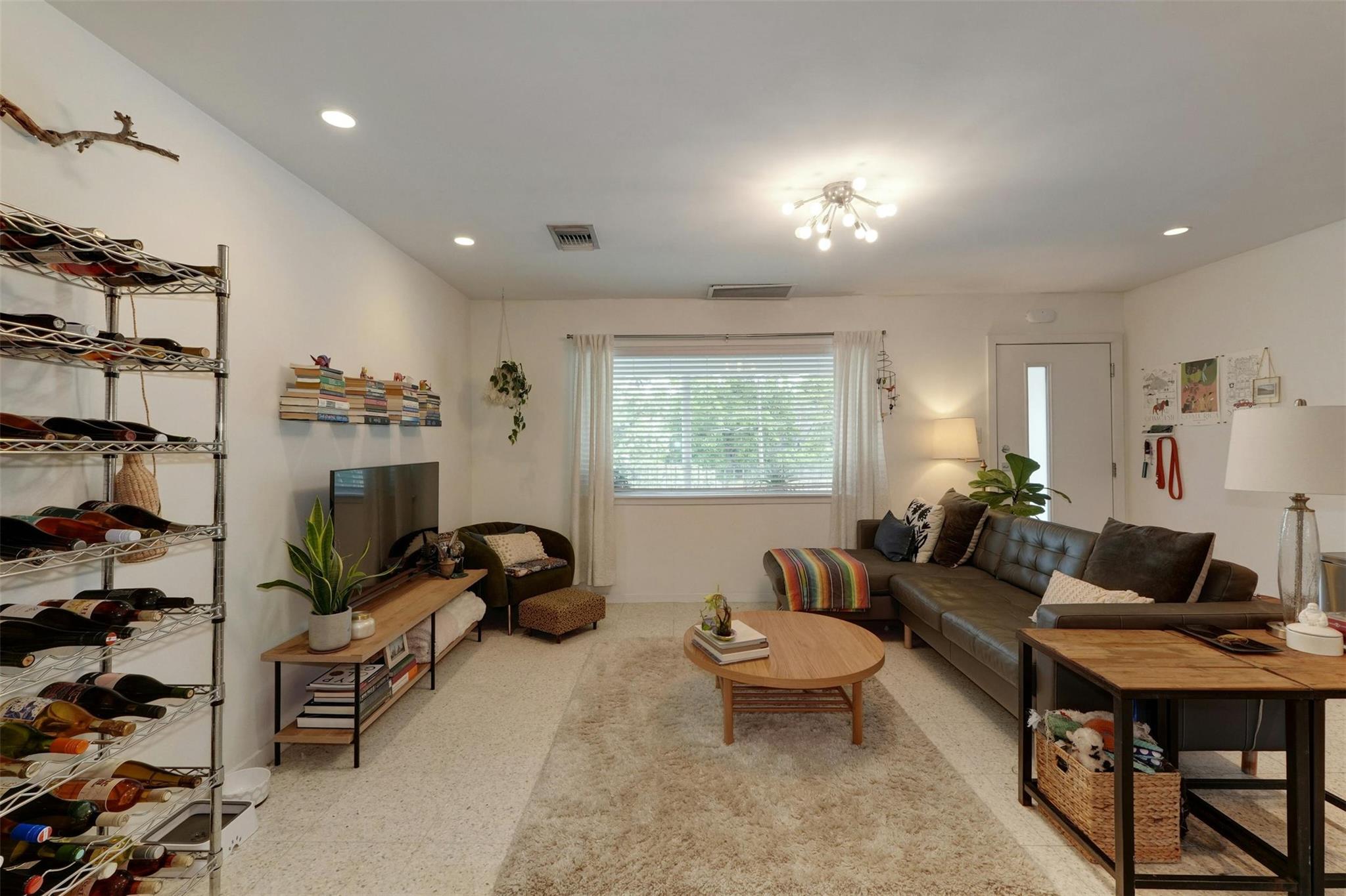 1208 Enfield Rd # 202, Austin, TX 78703