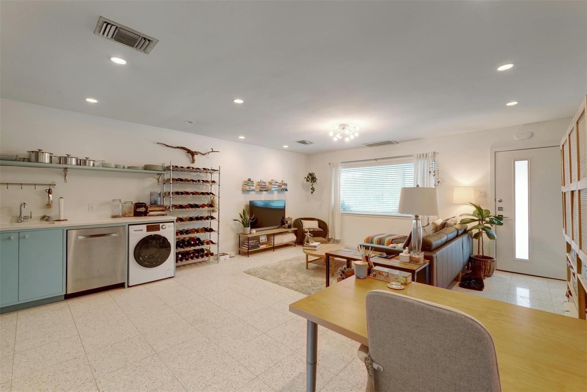 1208 Enfield Rd # 202, Austin, TX 78703