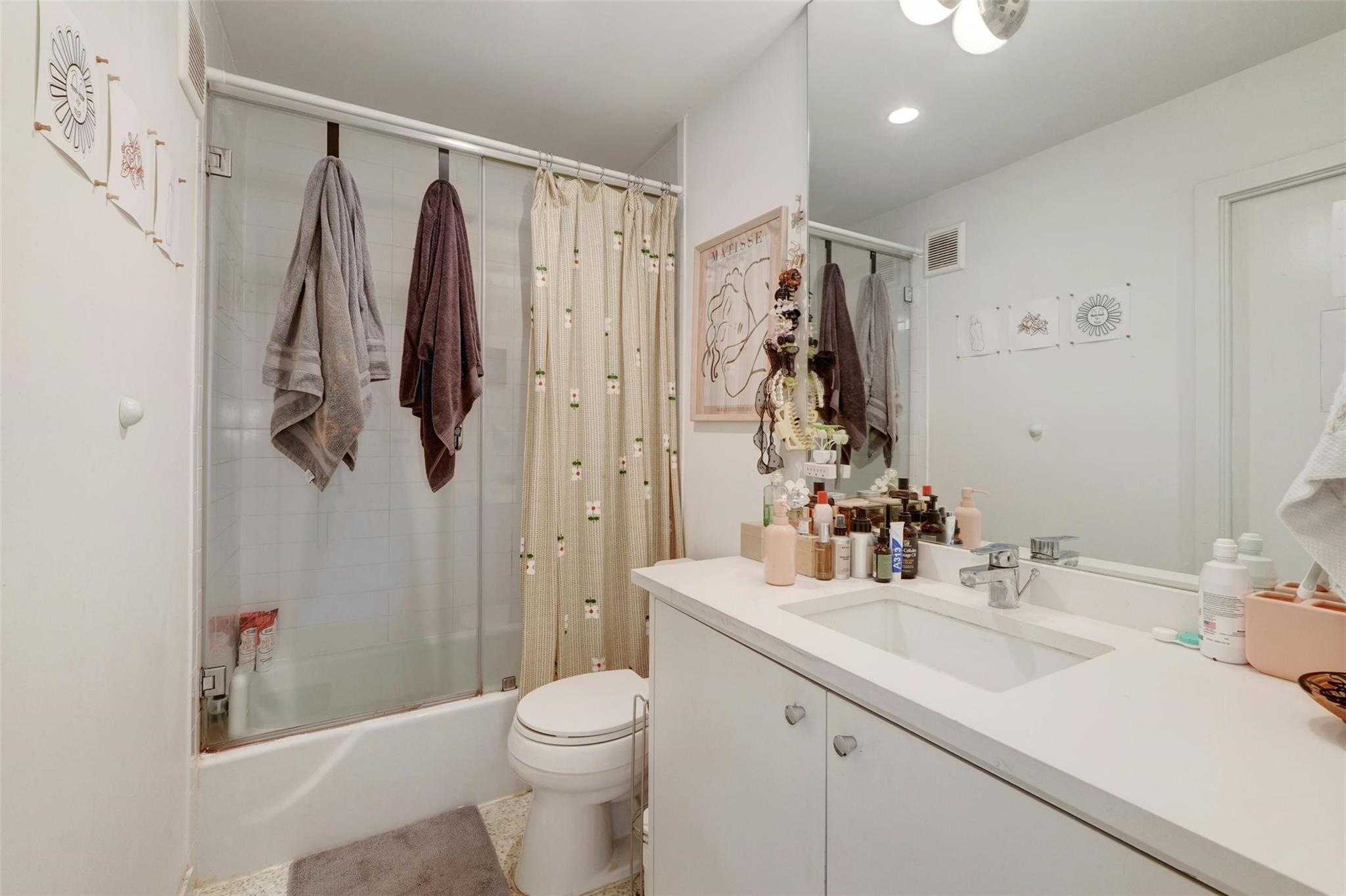 1208 Enfield Rd # 202, Austin, TX 78703