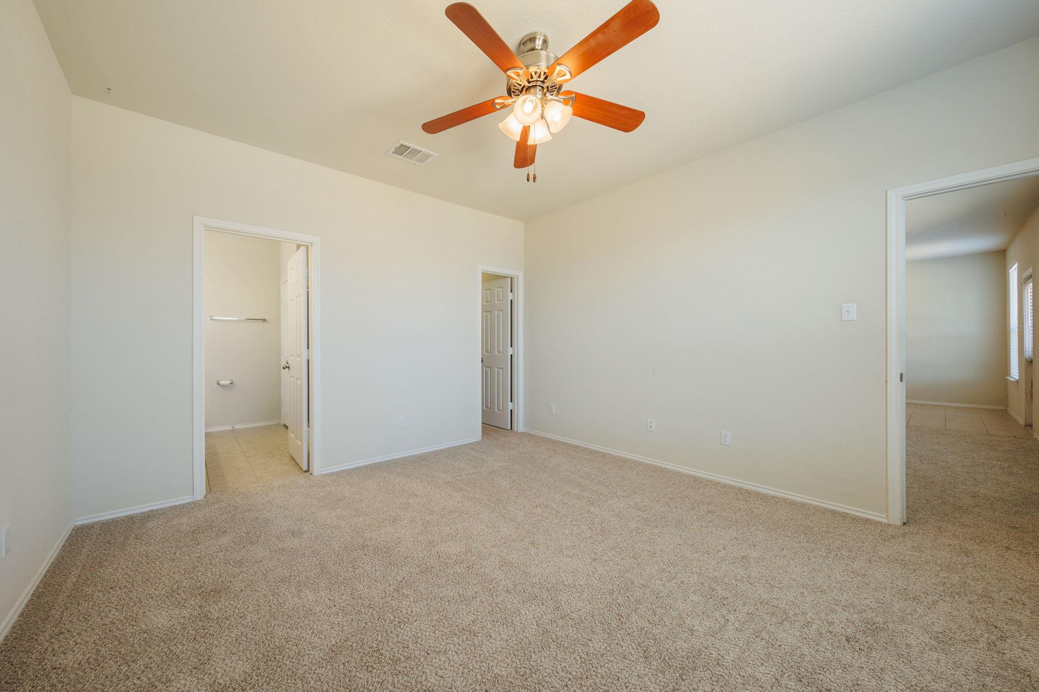 132 Thrasher Cv, Leander, TX 78641