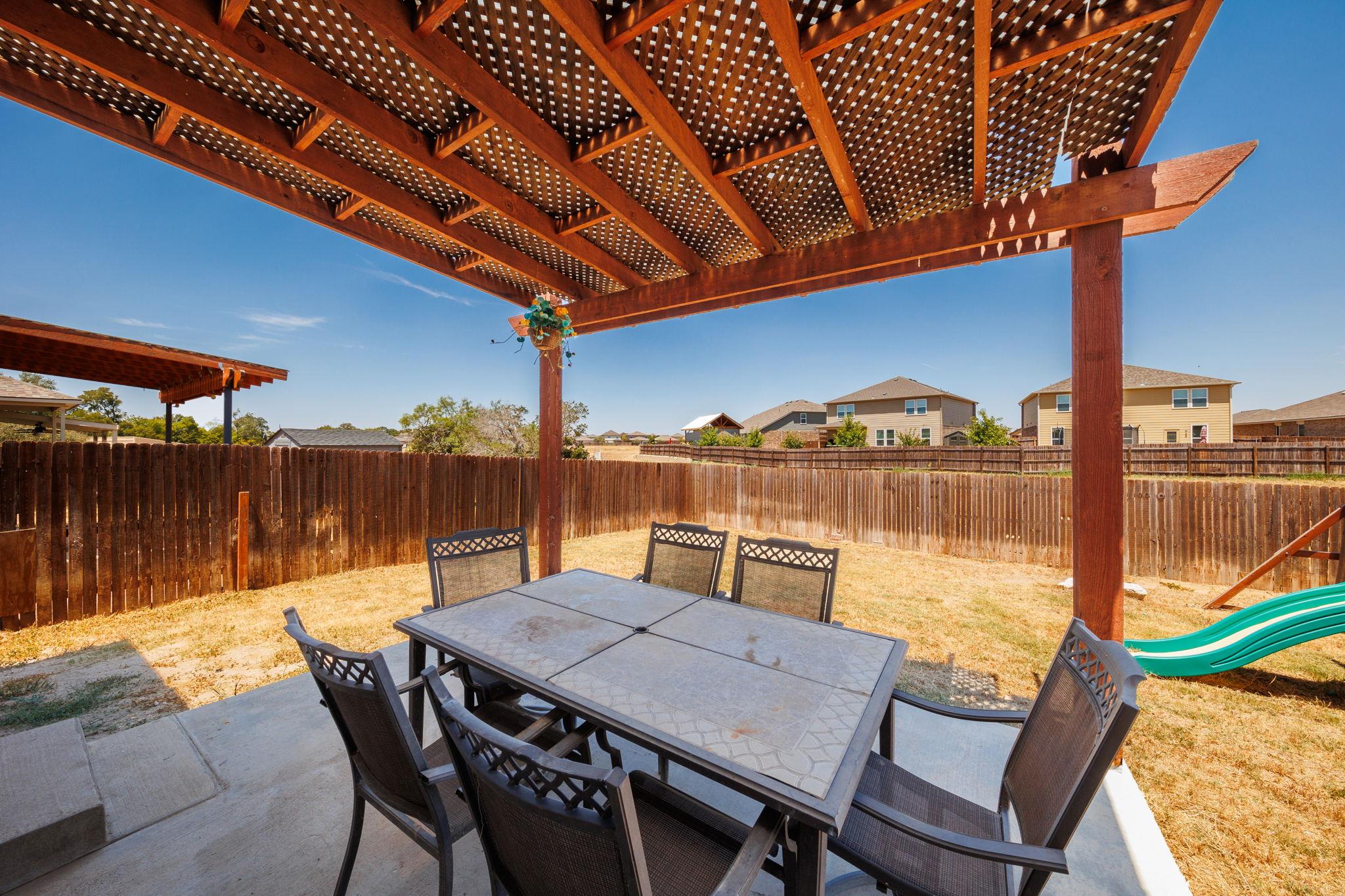 132 Thrasher Cv, Leander, TX 78641