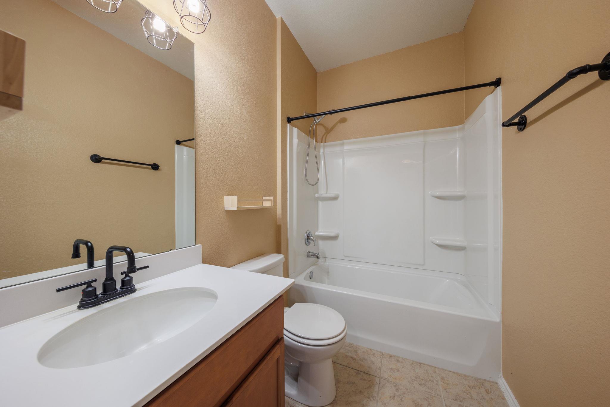 132 Thrasher Cv, Leander, TX 78641