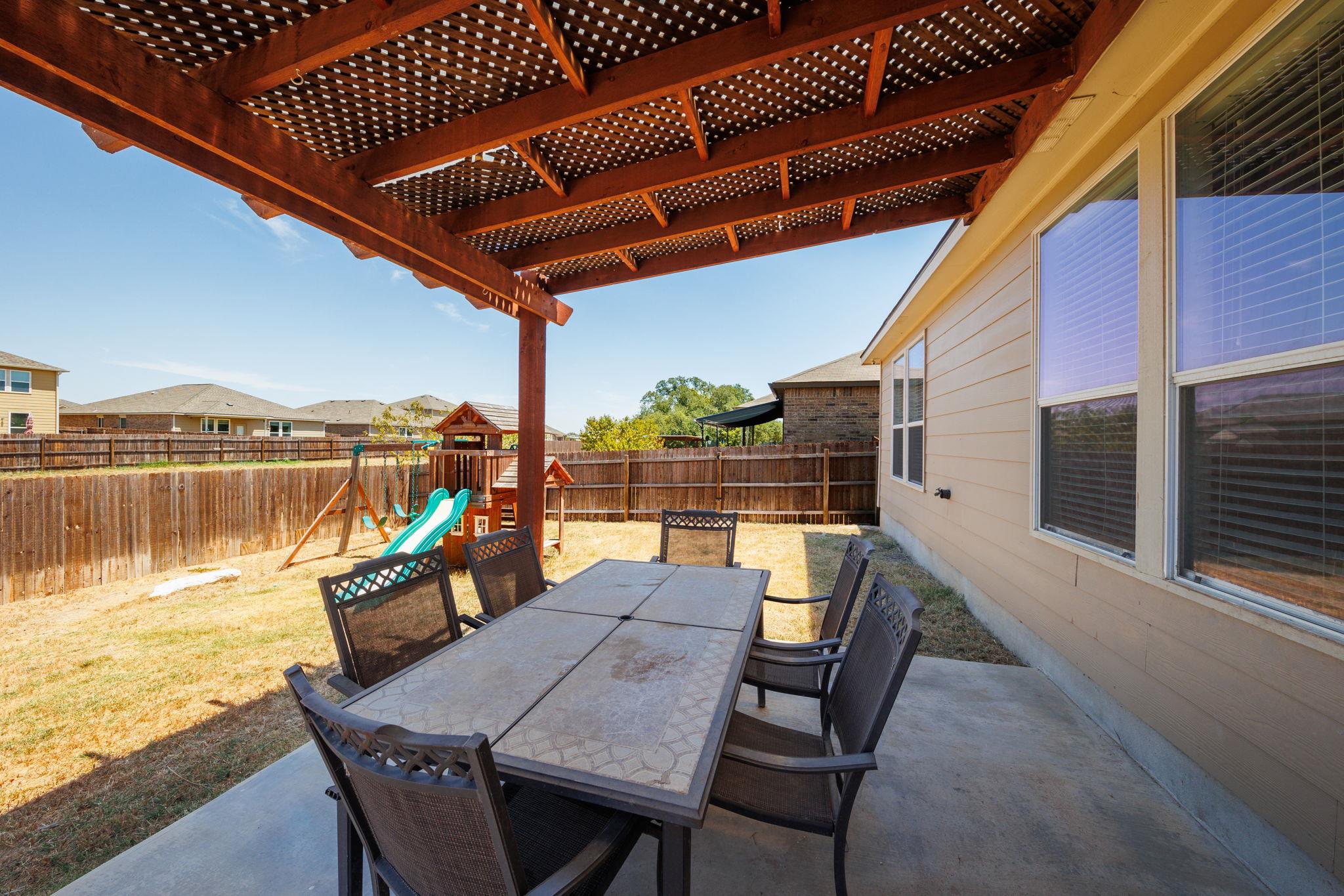 132 Thrasher Cv, Leander, TX 78641