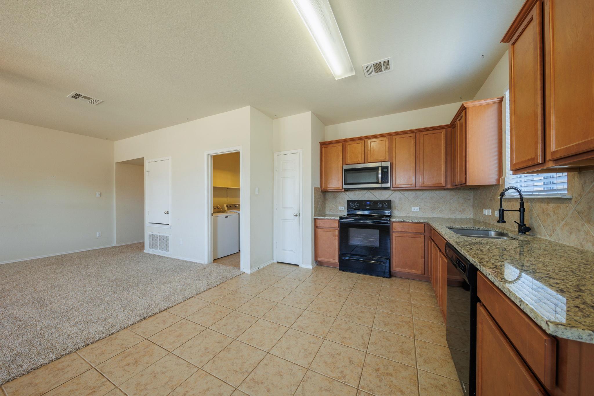 132 Thrasher Cv, Leander, TX 78641