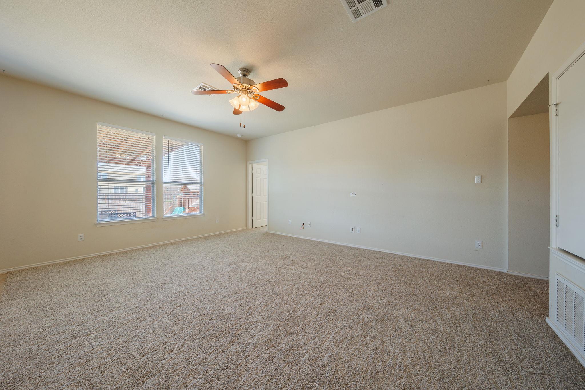 132 Thrasher Cv, Leander, TX 78641