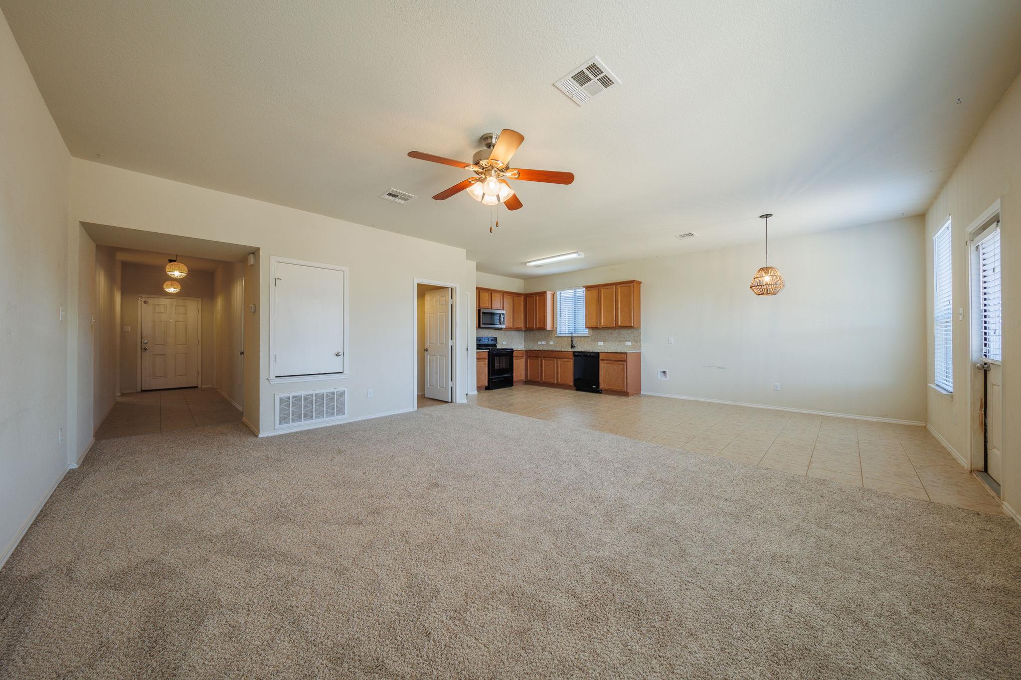 132 Thrasher Cv, Leander, TX 78641