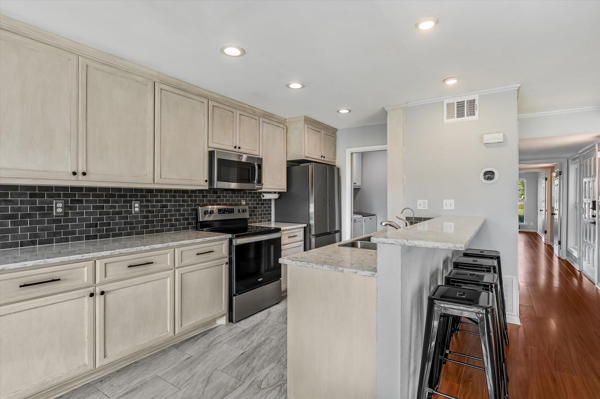 100 Lido Cir # G1, Lakeway, TX 78734