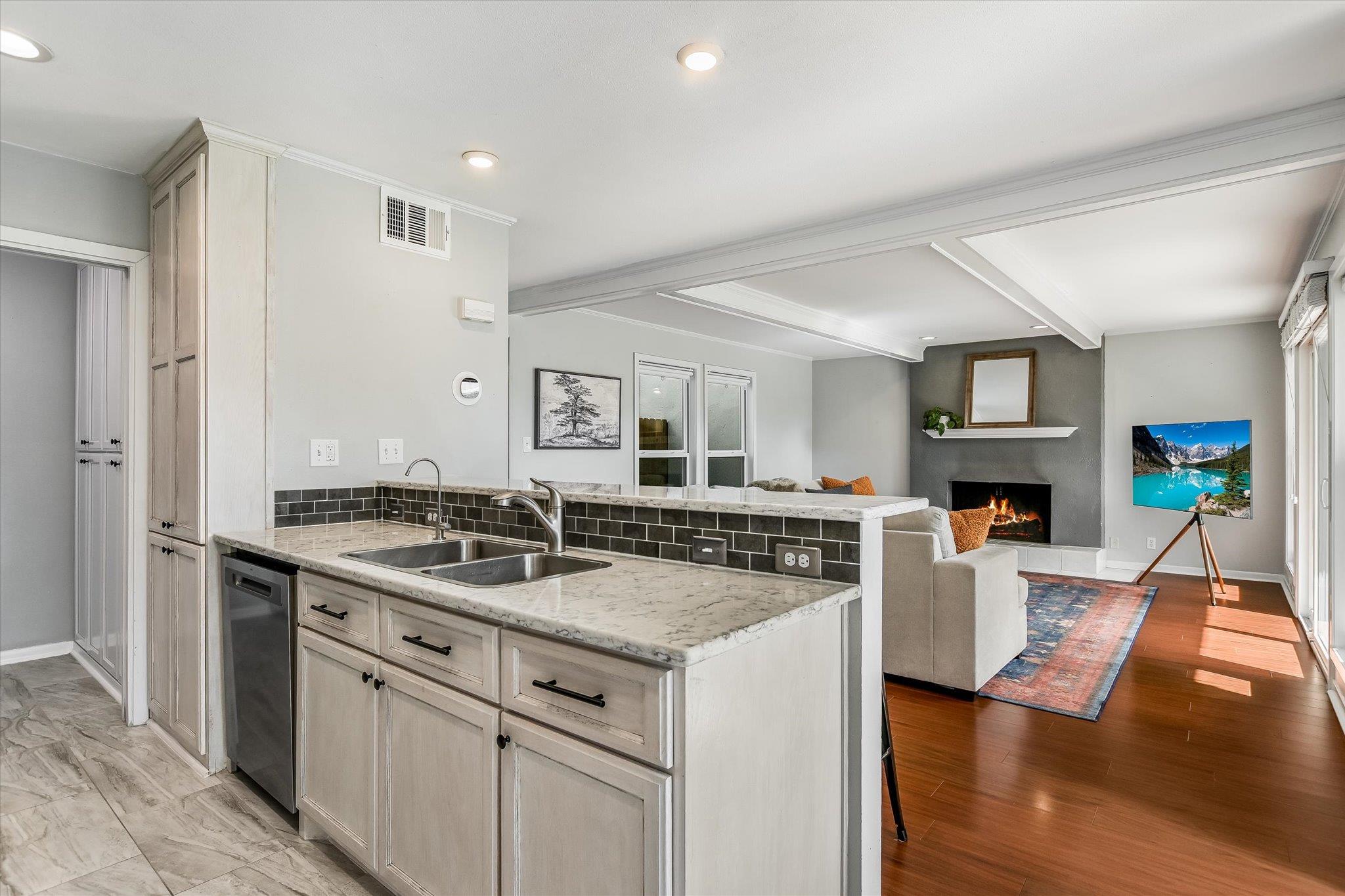 100 Lido Cir # G1, Lakeway, TX 78734