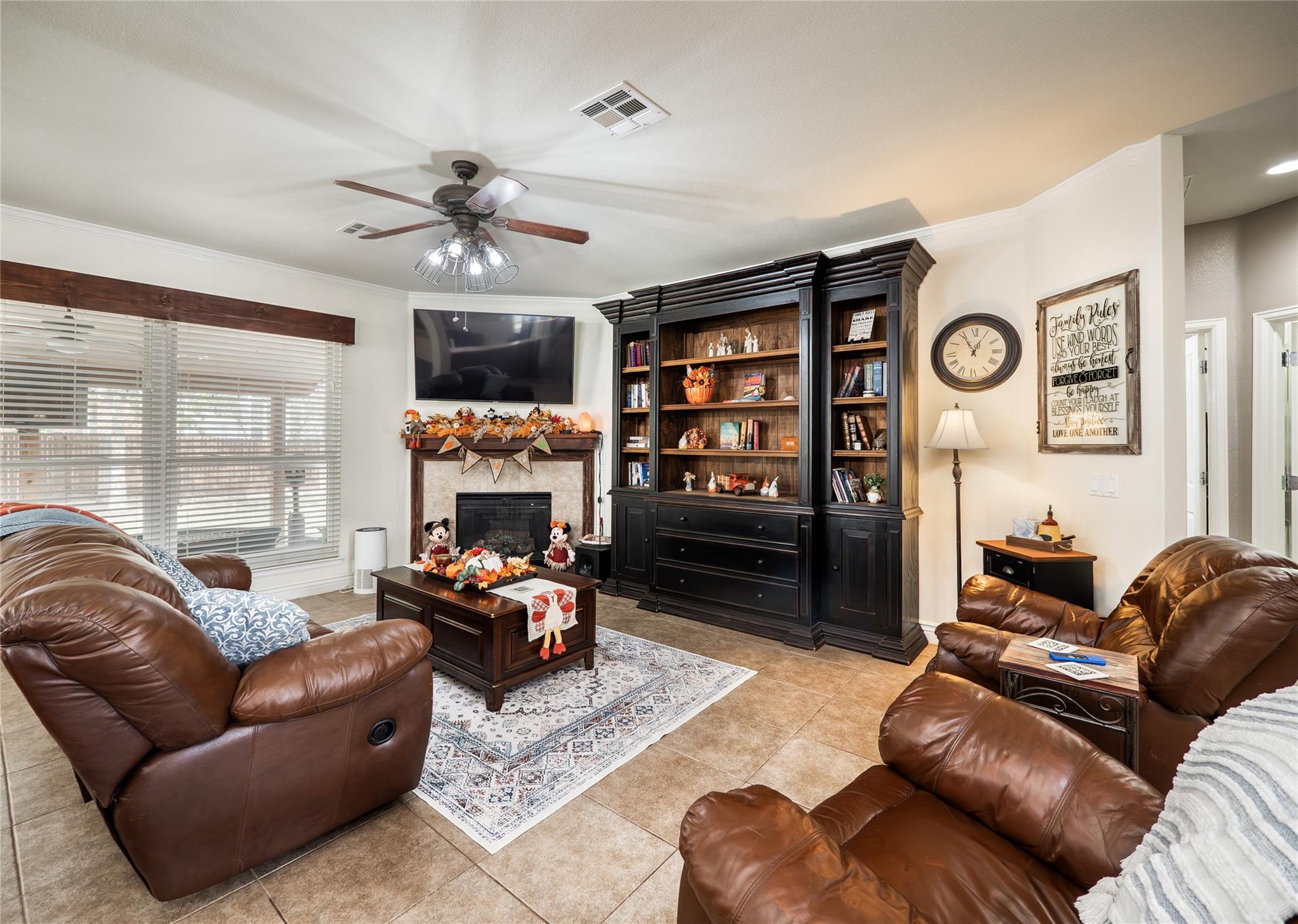 376 Sweet Gum Dr, Kyle, TX 78640