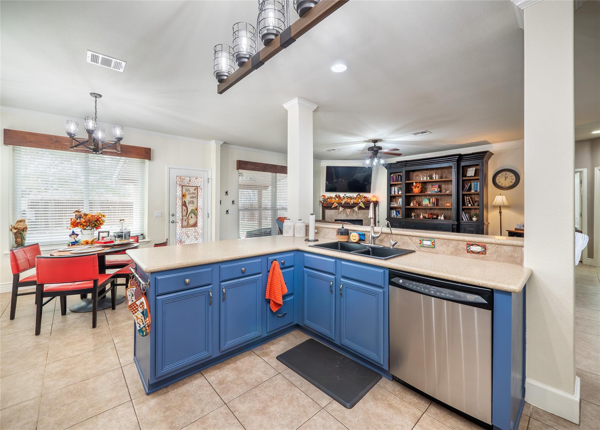 376 Sweet Gum Dr, Kyle, TX 78640