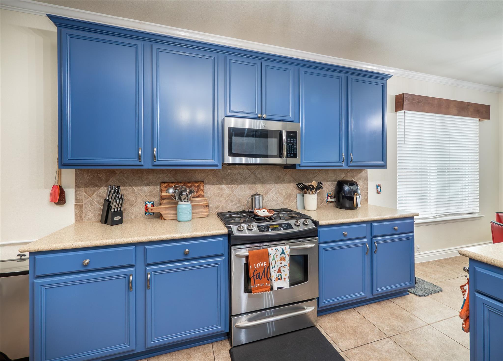 376 Sweet Gum Dr, Kyle, TX 78640