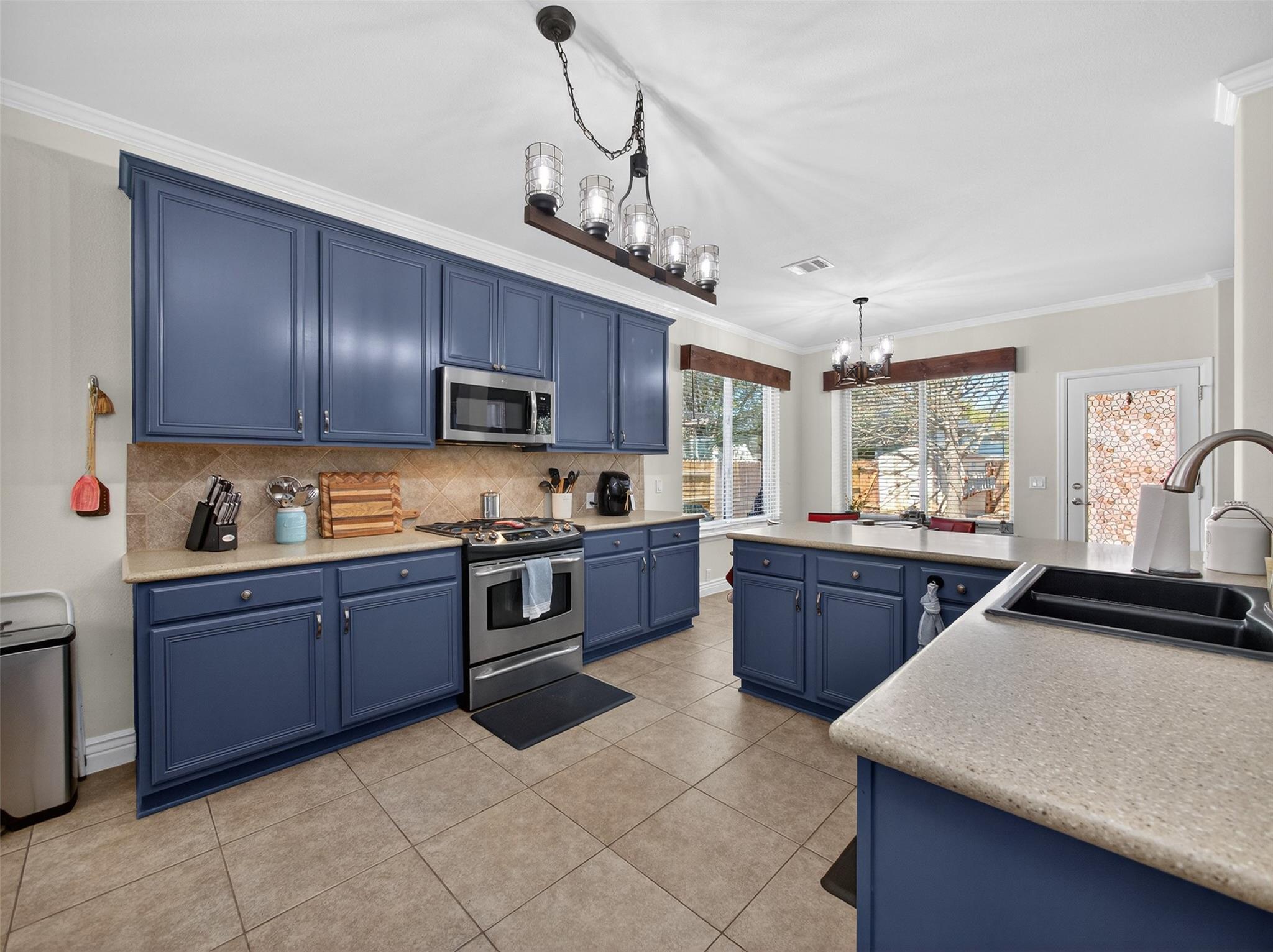 376 Sweet Gum Dr, Kyle, TX 78640