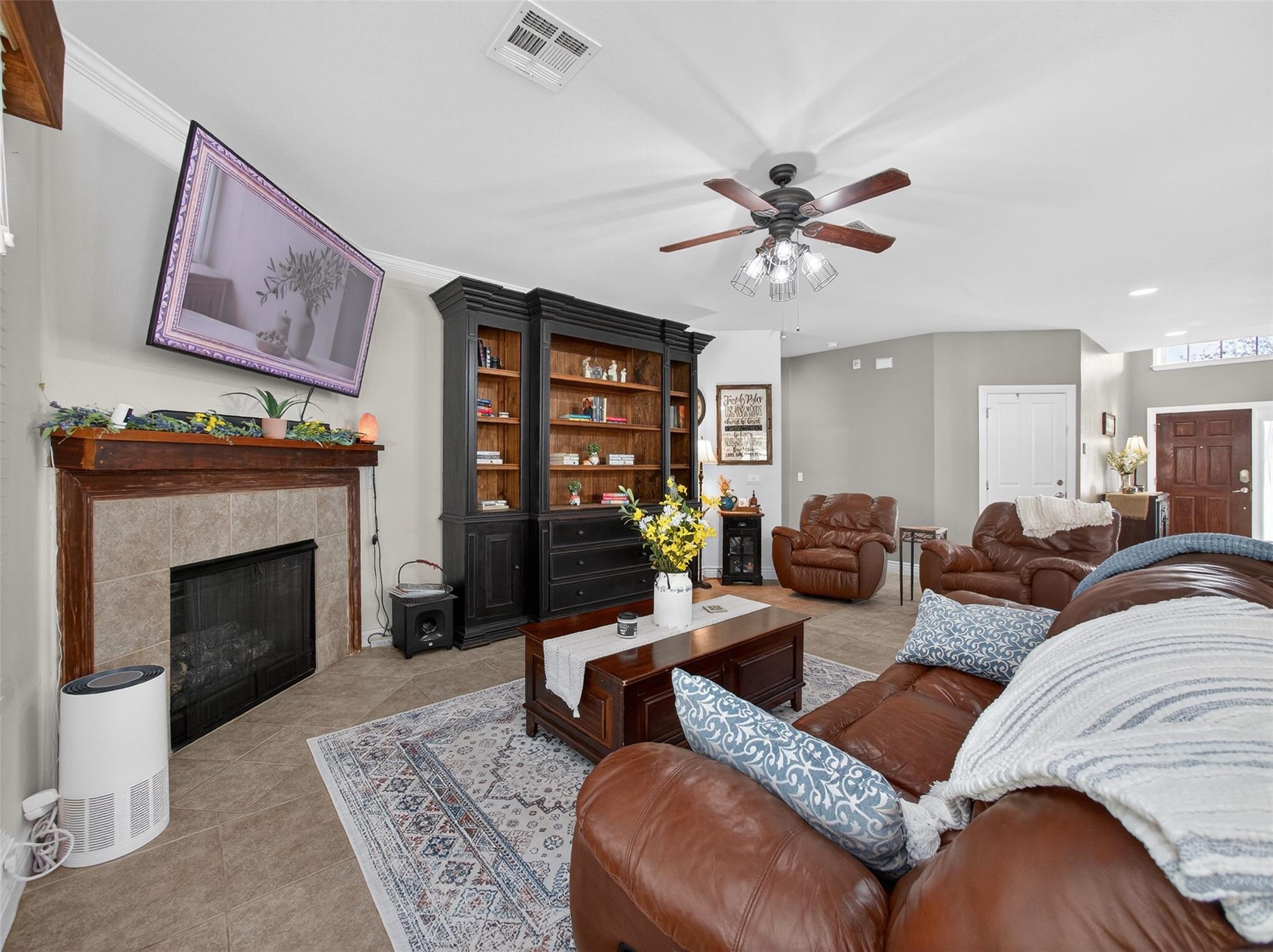 376 Sweet Gum Dr, Kyle, TX 78640