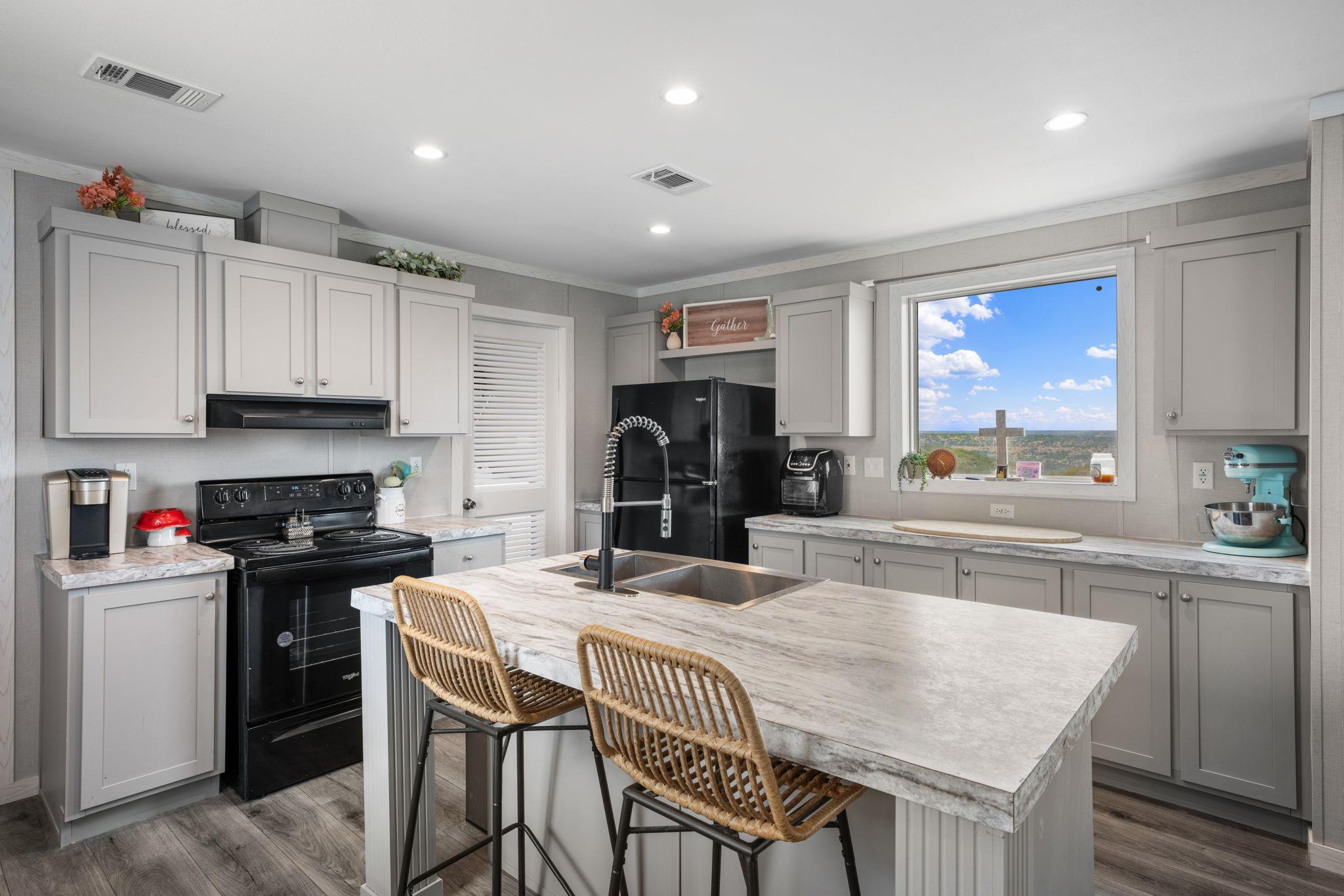 13812 High Lonesome Rd, Del Rio, TX 78840