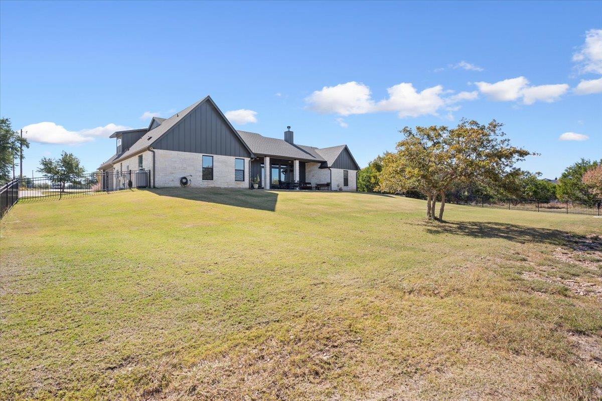 1250 E Creekview Dr, Salado, TX 76571