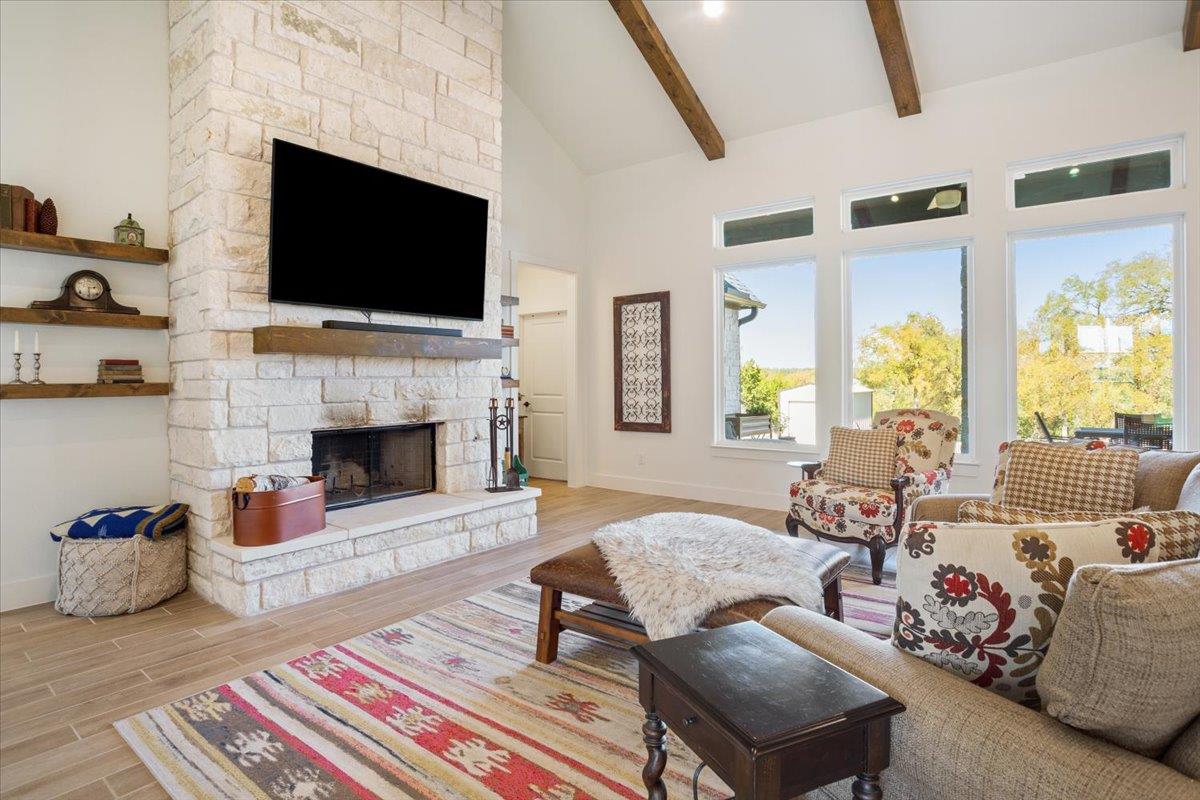 1250 E Creekview Dr, Salado, TX 76571