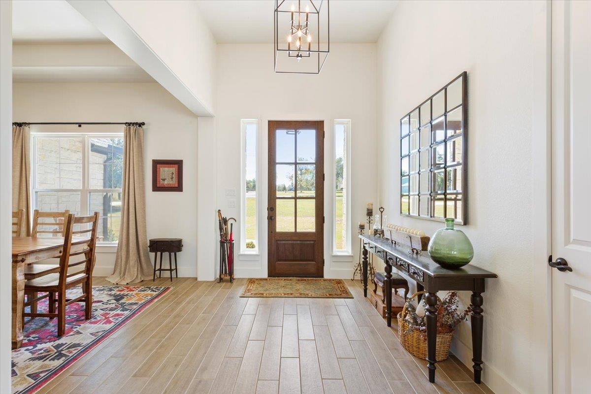 1250 E Creekview Dr, Salado, TX 76571